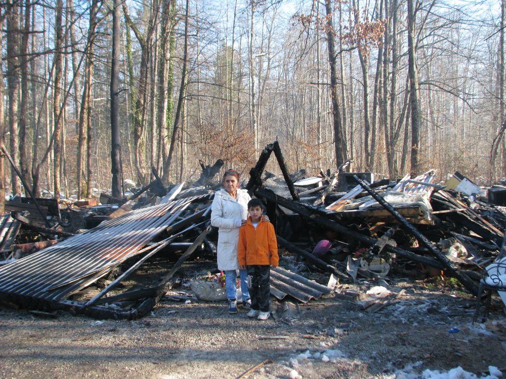 FOTO: Drugošolcu in Nataši za Miklavža zgorel dom
