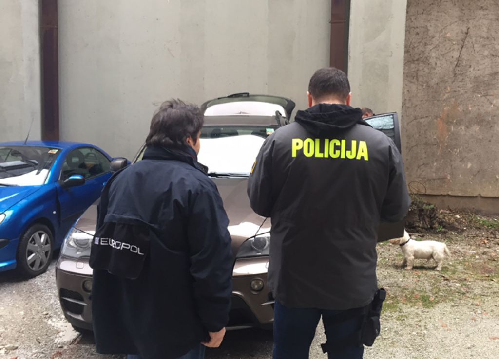 Nova stavniška afera: aretirali devet Slovencev