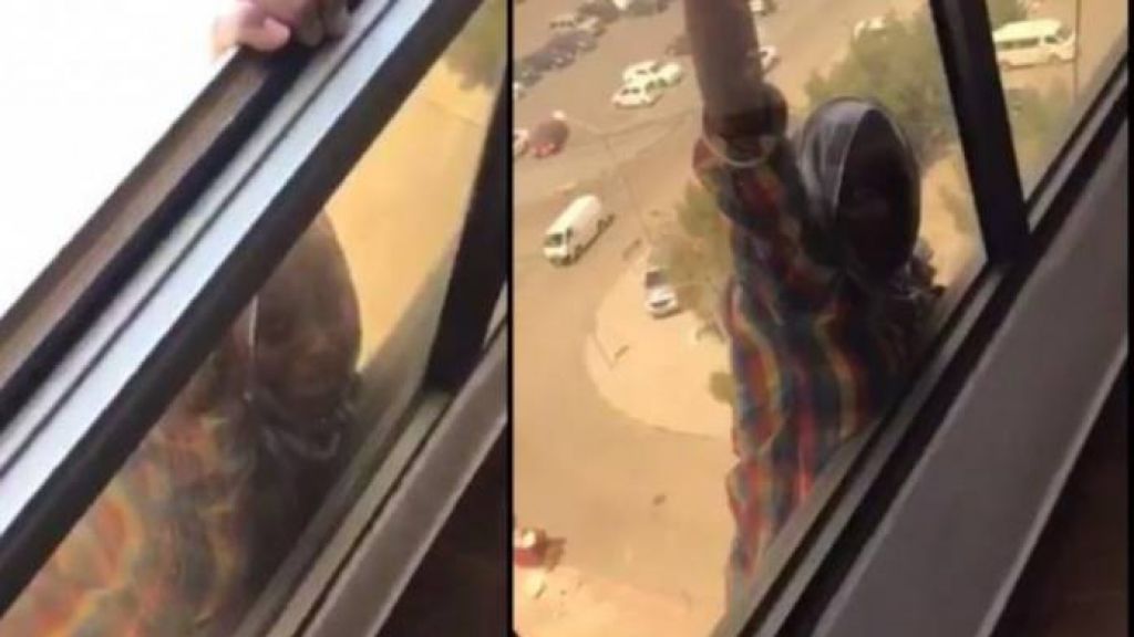 VIDEO: Padec iz sedmega nadstropja: namesto da bi ji pomagala, je raje snemala