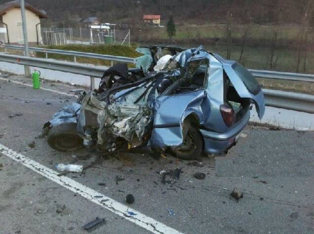 Pod avstrijskim tovornjakom umrl 25-letni Slovenec