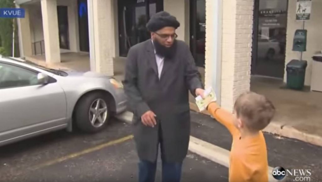 VIDEO: Razdejanje v mošeji, sedemletnik podaril svoje prihranke