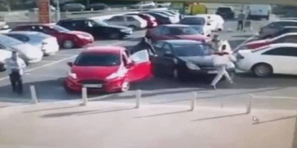 VIDEO: Ko sta mislila, da je spora na parkirišču konec, se je zgodilo ...