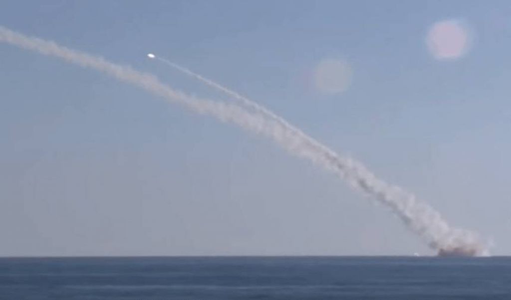 VIDEO: Tako je ruska podmornica izstrelila rakete nad Sirijo