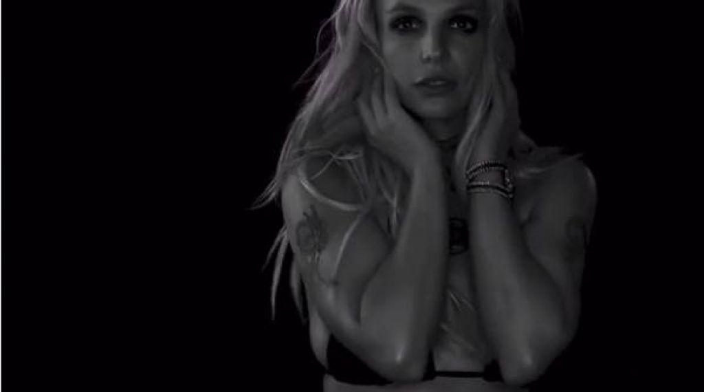 VIDEO: Seksi pevka je pokazala, da je zapeljiva kot že dolgo ne