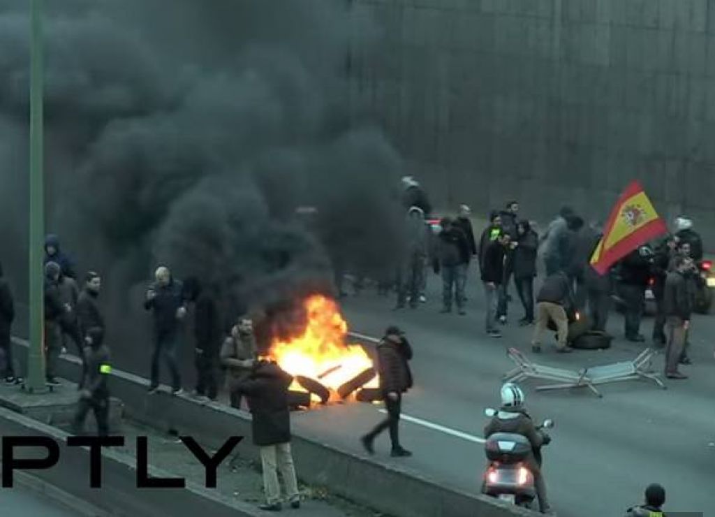 FOTO in VIDEO: Kaos in požari spet zajeli Francijo
