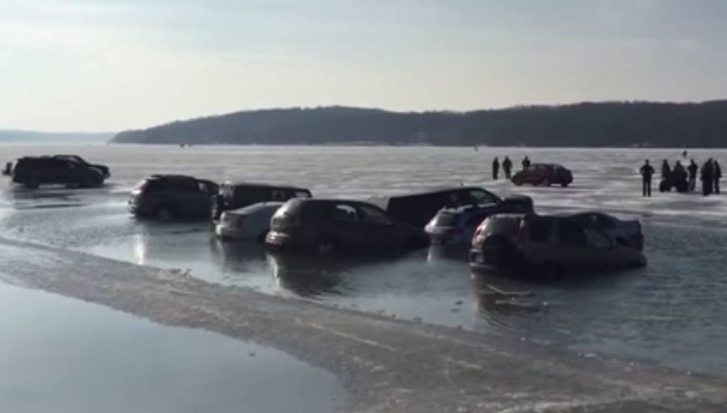 VIDEO: Opozarjali so jih, naj avtomobilov ne puščajo tam, a se je zgodilo tole
