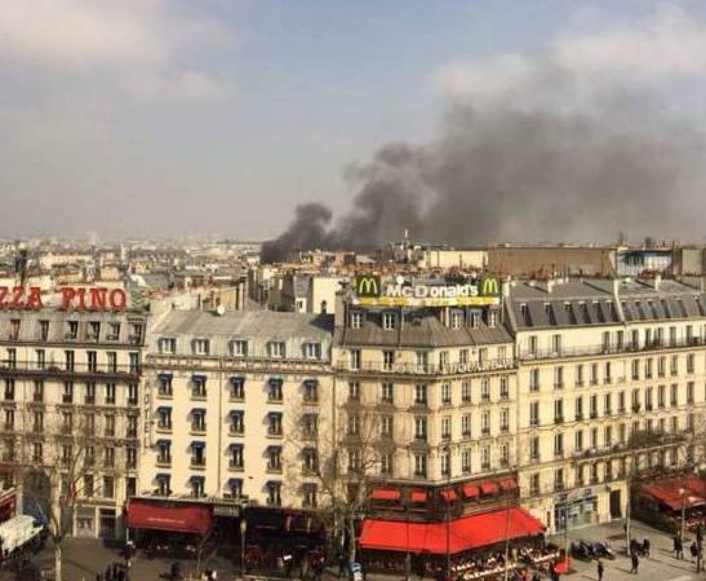 FOTO in VIDEO: Panike ni konec, v Parizu spet počilo