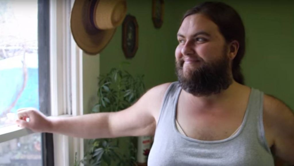 FOTO in VIDEO: Po 26 letih se je nehala briti: z brado se počuti seksi