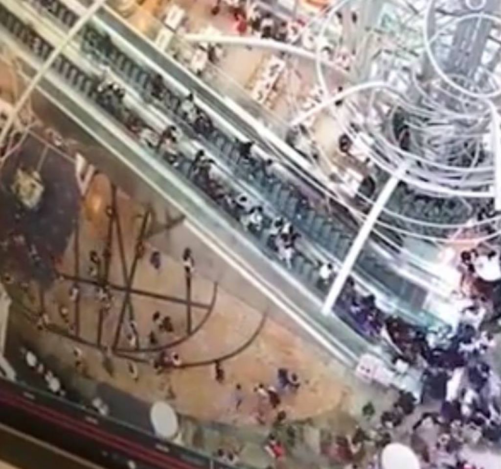 VIDEO: Tekoče stopnice spremenile smer, 17 poškodovanih