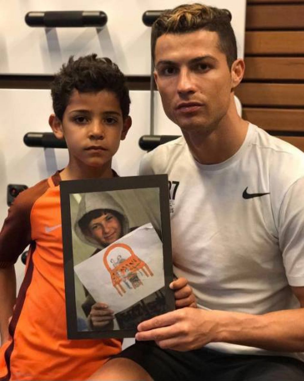FOTO: Šok: toliko je znani nogometaš plačal za svoja otroka