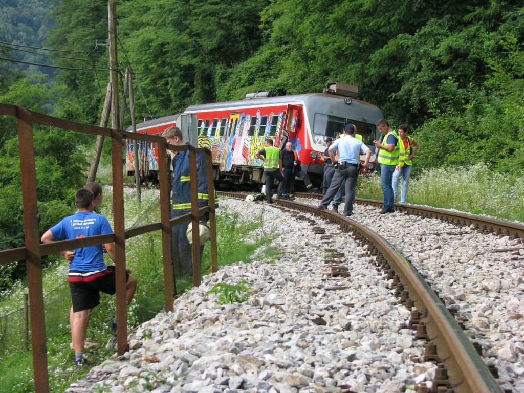 FOTO: Takole se je iztiril potniški vlak